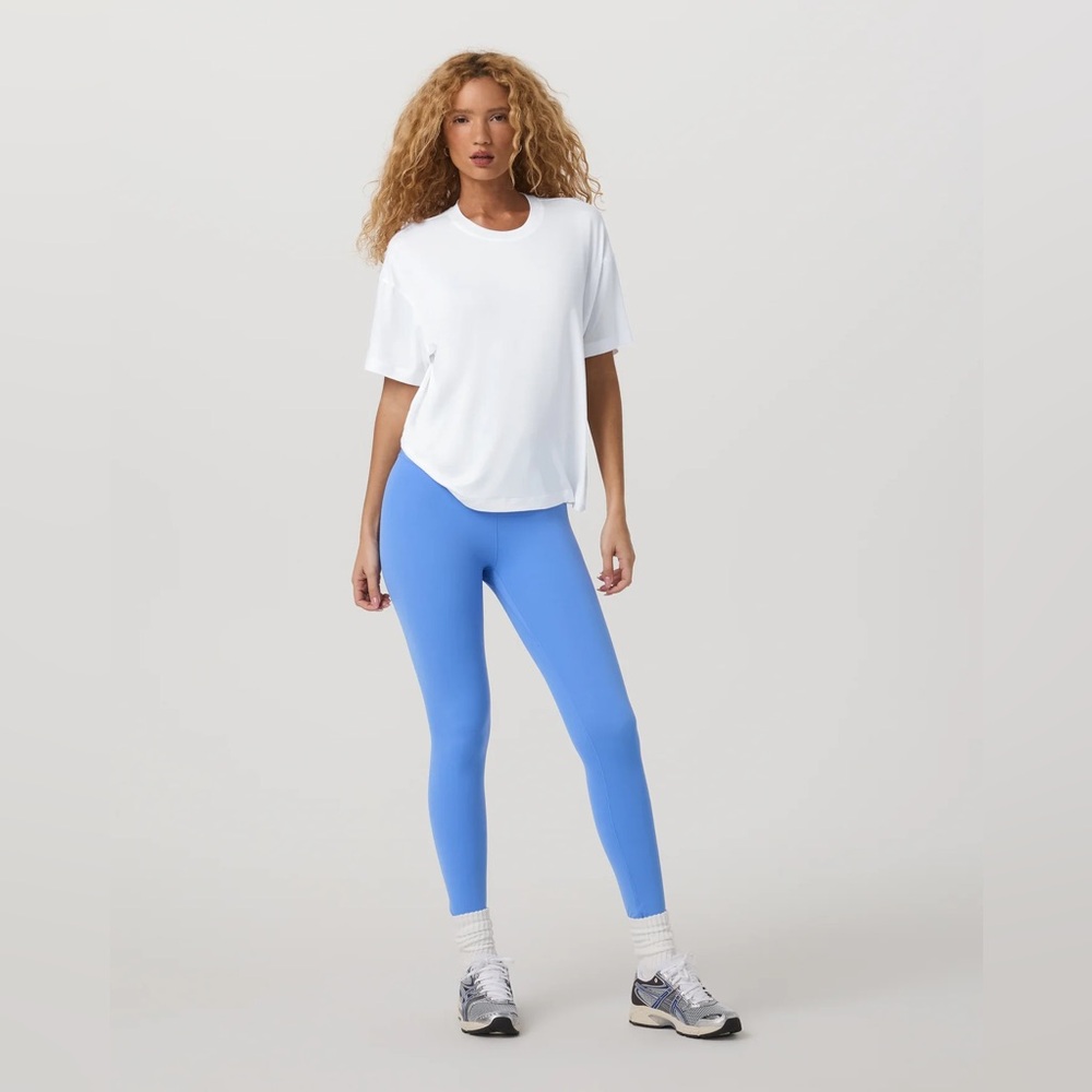 NWT Vuori Energy Tee Long in White - Picture 3 of 10